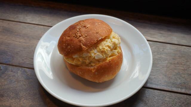 【THE CITY BAKERY たまごサンド バンズ】溢れ出しそうなたまご!