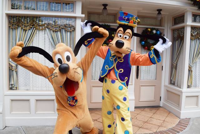 キャラクターグリーティング｜香港ディズニーランド・リゾート