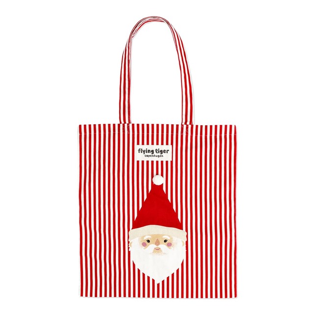 【フライングタイガー】トートバッグ 495円　サンタさんでインパクトも抜群