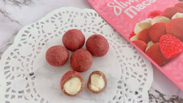 【カルディ：ペイトンズ スリムディップ　マカダミアチョコレート ラズベリー】ラズベリーの甘酢っぽさとマカデミアナッツがクセになる味です