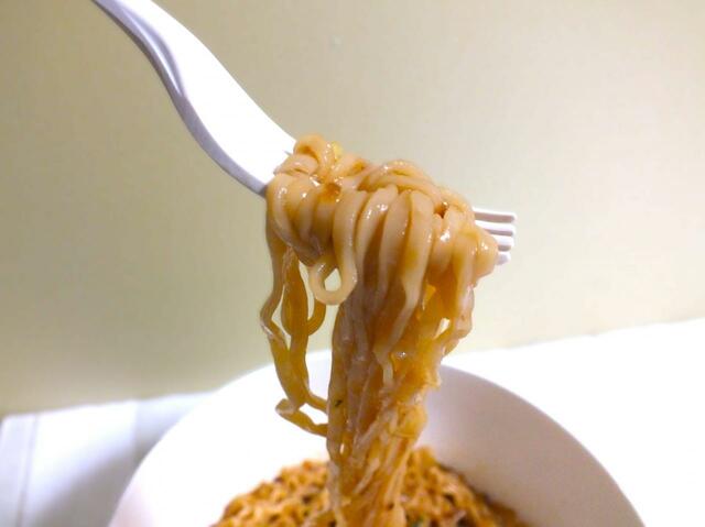 【カルディ台湾好吃！バッグ　味味A　台湾ラーメン排骨鶏味】豆板醤が入っていますが、辛さやクセはほとんどなく食べやすい味です