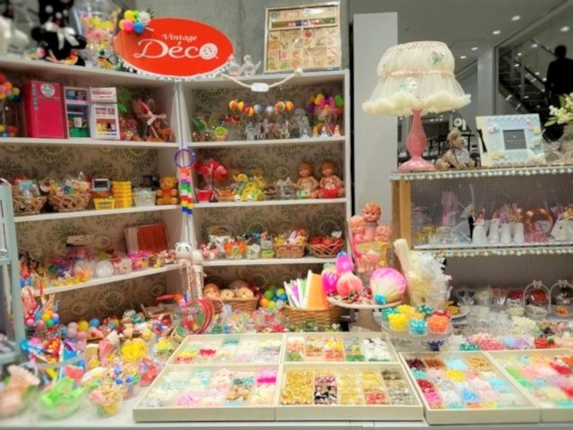 カラフルなグッズは、逆に新しさを感じるかも