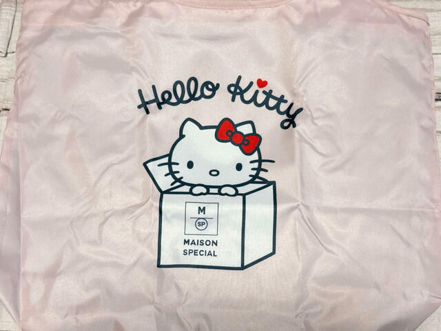 フロントにはキティちゃんのイラストプリント入り！