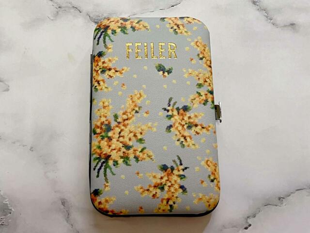 『GLOW（グロー）2023年12月号』付録の「FEILER（フェイラー）お裁縫キット付きカードケース」