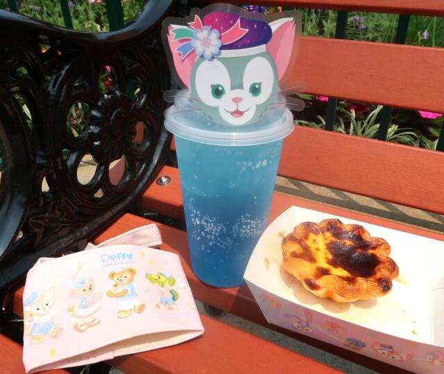 香港ディズニーランドグッズ　20周年ドリンク(48HKD)とドリンクホルダー(48HKD)