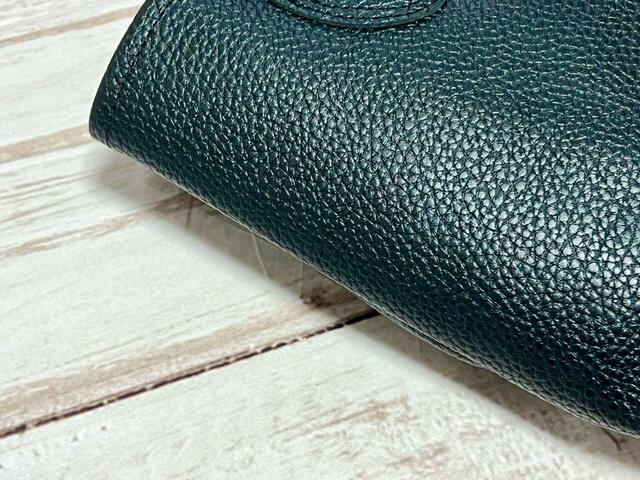 色はブラック1色展開