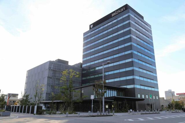 「株式会社Mizkan本社（愛知県半田市）」【【にぎりの徳兵衛・海鮮アトム】14日間限定でお寿司が全品「赤しゃり」に！通常サイズの約2.5倍の大きさの「活〆煮穴子」も登場！】