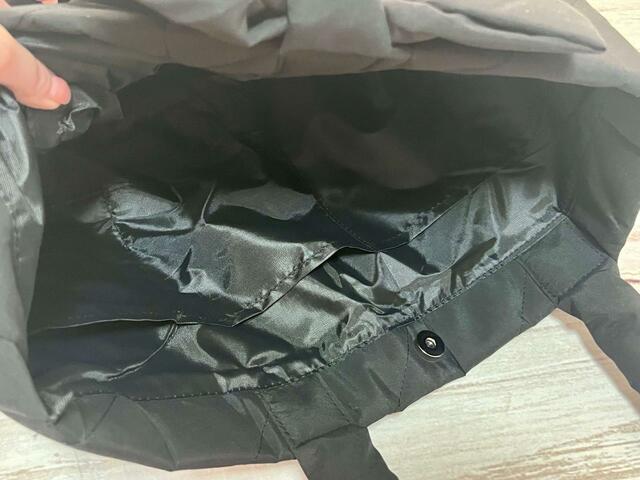 内側にはポケットが3つもついています！