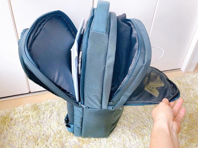 【ワークマン 型崩れしにくいビジネスリュック】異なる種類のアイテムを干渉させずに収納でき、とても便利!