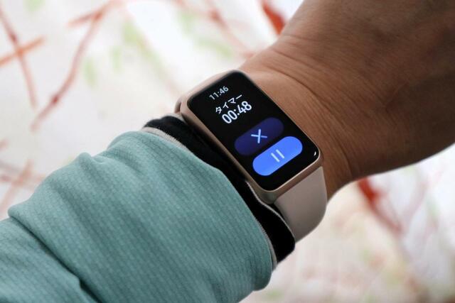 【HUAWEI Band 7】振動で教えてくれるアラームやタイマーで、目覚ましや料理にも使えます