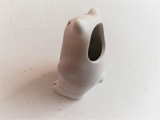 後ろの穴から水を入れる