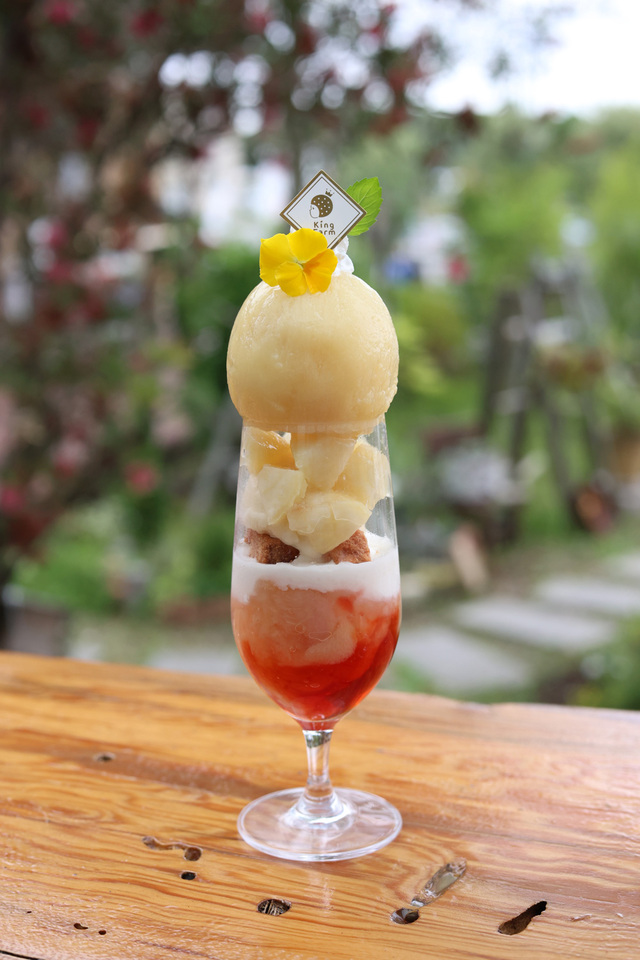 こちらは1玉ver。これでも十分インパクトあり。【KingFarmCafeの桃のパフェ】