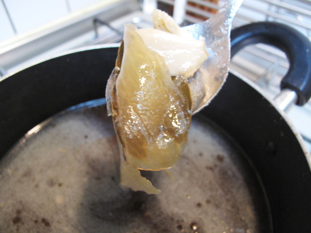 「KitchHike」体験レポ／肉を漬け込むタレには、いろいろなスパイスが入っているとのこと