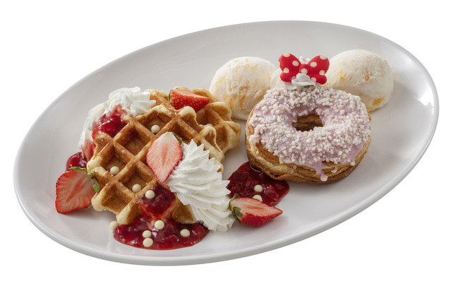 スペシャルデザートプレート（ワッフル＆ドーナツ） 1,500円｜センターストリート・コーヒーハウス｜東京ディズニーランド「ベリー・ベリー・ミニー！」スペシャルメニュー