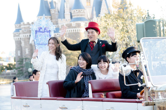 「アナとエルサのフローズンファンタジー」初日セレモニーに松たか子さん、神田沙也加さん、ピエール瀧さん、May J.さんが登場 ©Disney