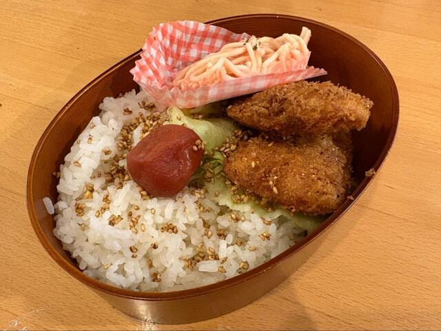 【コストコ AJIFLUFFY アジフライ】お弁当にも入れやすいサイズ感♪パン粉がザクッと香ばしく、冷めてもおいしさが続くのでお弁当にもぴったりです!