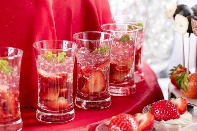 ほろ酔いもたまには許して ストロベリーとスパークリングロゼワインゼリー 