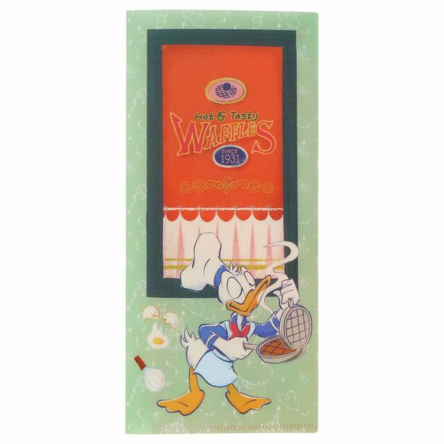 クリアホルダー＆チケットケース 750円｜東京ディズニーリゾート内の窓やドアがデザインされたグッズ｜販売店舗：東京ディズニーランド「ホームストア」、東京ディズニーシー「エンポーリオ」｜発売日：2023年10月12日（木）