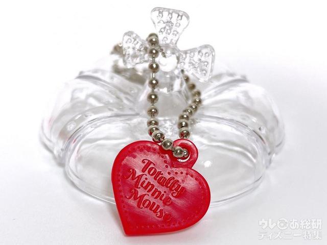 ハート型のロゴ入りタグ