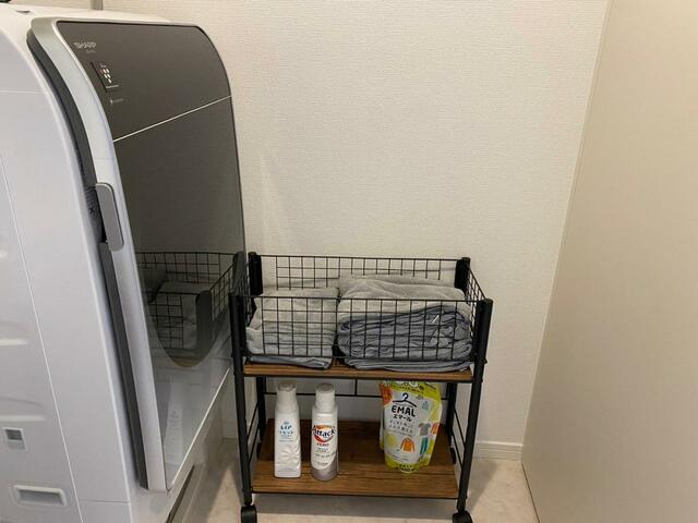 【山善YAMAZEN) 収納ラック】すぐ動かせるから縦型洗濯機の前においてもOK