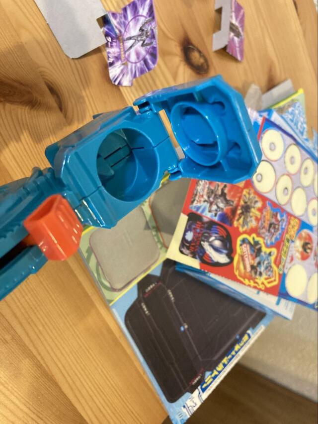 【講談社 テレビマガジン2023年 10・11・12月号 スーパーヒーロー メダルシューター】自分で標的を作って遊んでも楽しい