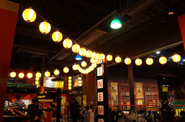 いたるところに提灯が飾られている