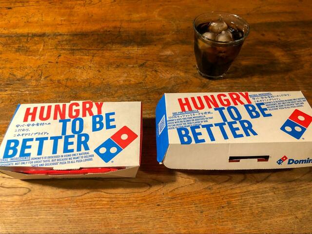 【ドミノ・ピザ  】ピザサンド(右)とサイドメニュー(左)のお得なセットメニューはネット予約限定です