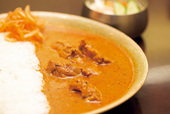 けらら～カレー王国～（新宿）　チキンカレー 700円　数種類の野菜とスパイスがじっくり溶け込んだ医食同源カレー。シンプルな味わいが魅力。