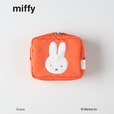 【ミッフィー】「miffy スクエアポーチ」1,980円／1999年のイラストを使用したオレンジ