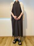【無印良品 なめらか 五分袖ワンピース】上に羽織っても着ぶくれ感なし!前を開ければ、ワンピースを羽織りとしても使えます