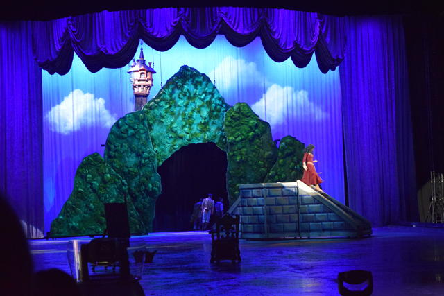 塔に現れるゴーテル