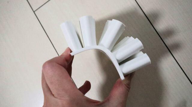 【セリア ステーショナリースタンド】ゴム素材で柔らかいながら、ほどよい重みも