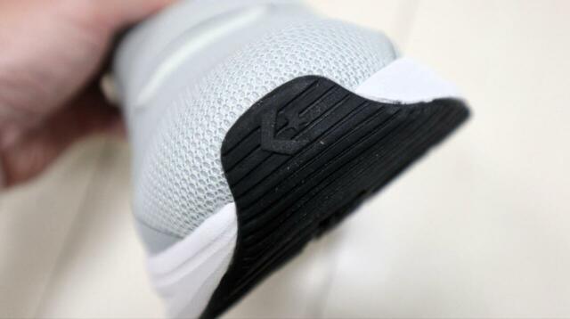 【コンバース コート ケイブスター SS XG】反り上がったつま先にもコンバースのロゴを発見！