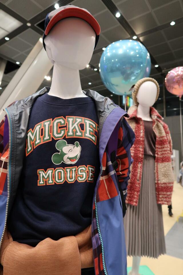 Disney長袖クルーネックTシャツKids　着こなし例