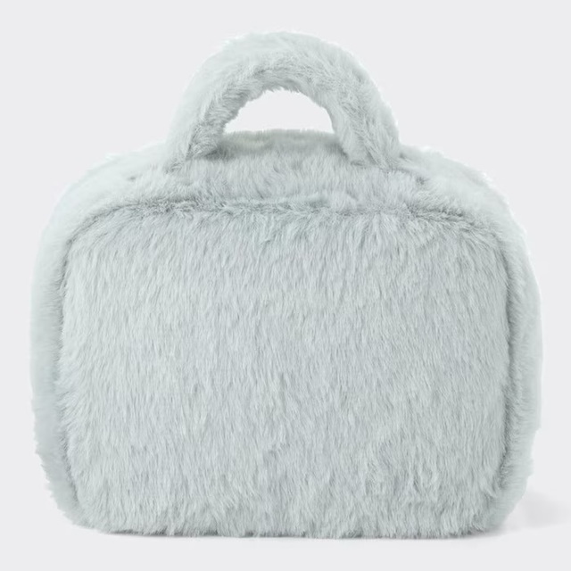 フェイクファーポーチ 1,490円|GU「ポケピース」コレクション