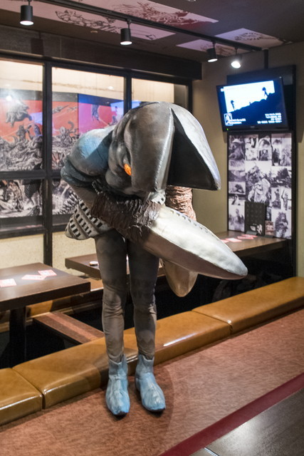 帰ってきた怪獣酒場／店内での様子