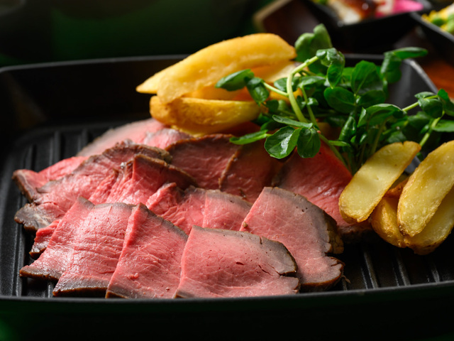 「ローストビーフ」＜期間：2026年3月20日～5月10日＞【ローストビーフや天ぷらなど50種の食べ放題に約30種類の飲み放題付き！奈良ロイヤルホテルで「春のディナーバイキング」開催！】