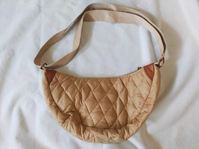 裏面はシンプルなデザイン