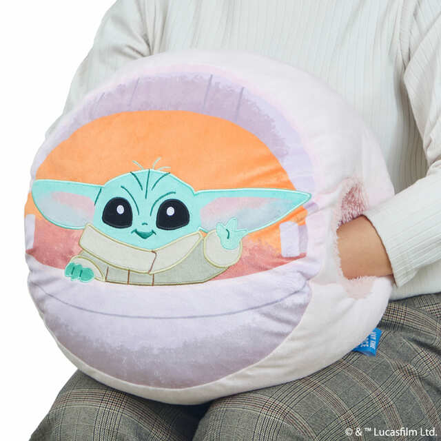 【スターウォーズ「グローグー ハンドインクッション」】ポッドからグローグーが手を振っていてかわいい！