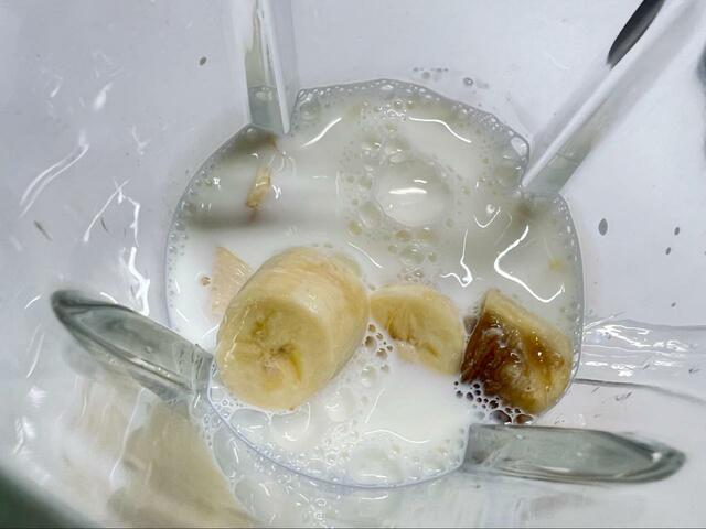 【アイリスオーヤマ ミキサー IJM-S101-C アイボリー】材料が大きすぎるとカッターに引っかかるので注意