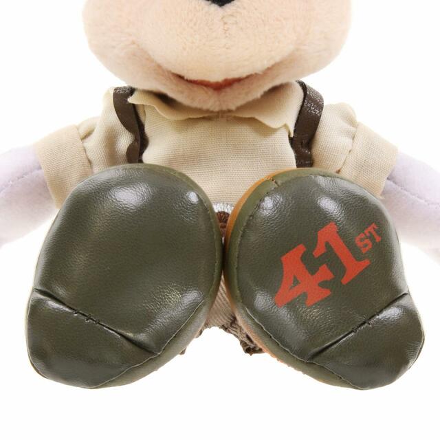 ぬいぐるみバッジ 2,500円｜東京ディズニーランド開園41周年を記念した「ジャングルクルーズ：ワイルドライフ・エクスぺディション」モチーフのグッズ｜販売店舗：東京ディズニーランド「アドベンチャーランド・バザール」｜発売日：2024年4月15日（月）