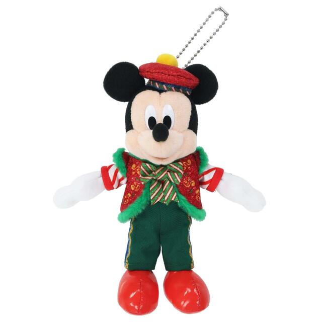 ぬいぐるみバッジ 2,800円｜東京ディズニーリゾート「ディズニー・クリスマス」スペシャルグッズ｜販売店舗：東京ディズニーランド「ディズニー＆カンパニー」｜発売日：2025年11月10日（月）