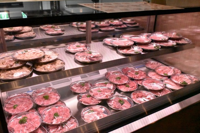 焼肉はオーダーするとすぐに食べられる