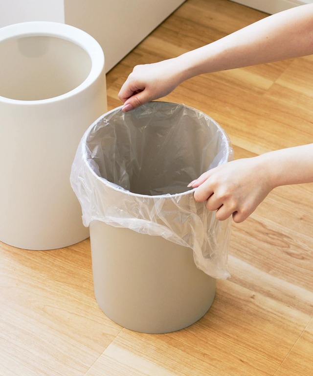 【3COINSのインテリアグッズ売れ筋ランキング 6位】「ラウンドダストボックス」1,650円（税込）