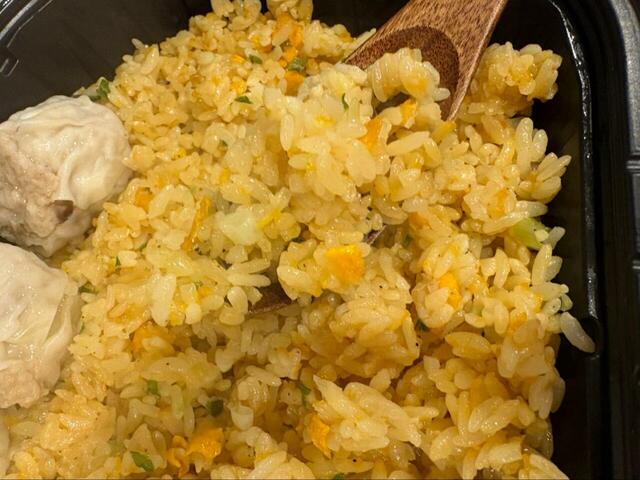 【コストコ 麻婆チャーハン】チャーハンがパラパラで美味しい！卵とネギのバランスが最高！