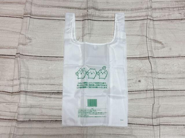 どこかで見たことがあるデザイン…そう、セブン-イレブンのレジ袋を模しているんです…！