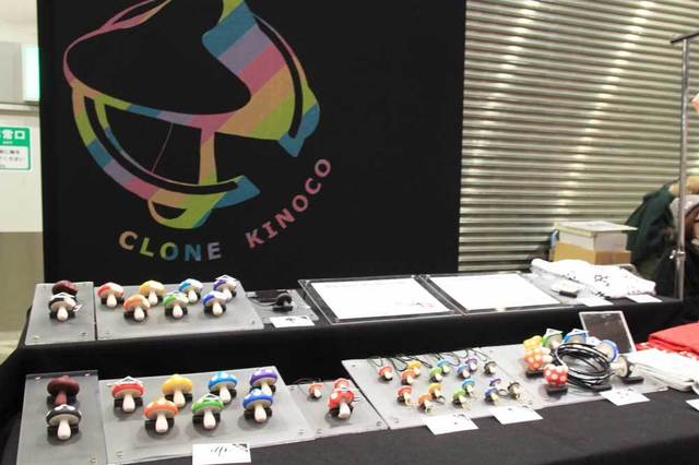「CloneKinoco」のブース。カラフルなキノコがむかえてくれました。