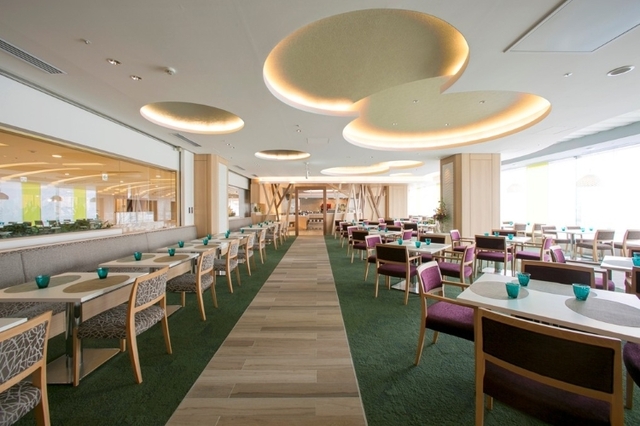 「カフェ＆ブッフェ ディッシュパレード」【まるで“世界一周”♪19か国のグルメを味わえる「旅するビュッフェ 世界美食めぐり」でシュラスコ風ローストビーフも食べ放題！】