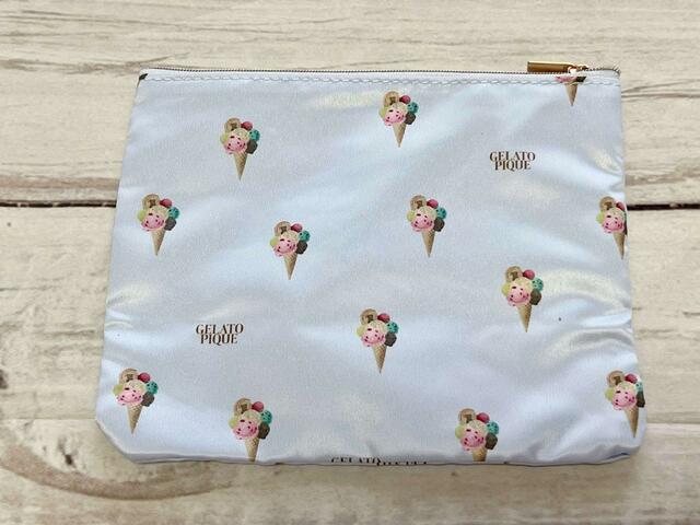 裏面ももちろん豪華な総柄!【sweet 2023年10月号付録】「gelato pique(ジェラートピケ)特製 上質サテンポーチ&ハードカバーメモノート」