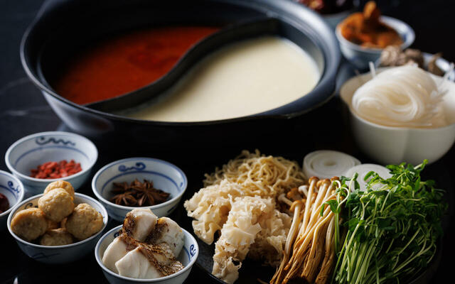 「火鍋（麻辣・鶏白湯）」＜期間：2026年1月4日～2月28日＞【【浅草ビューホテル】冬の澄んだ絶景とともにグリル料理など、100種類のブッフェメニューが味わえるウインターブッフェ開催中！】